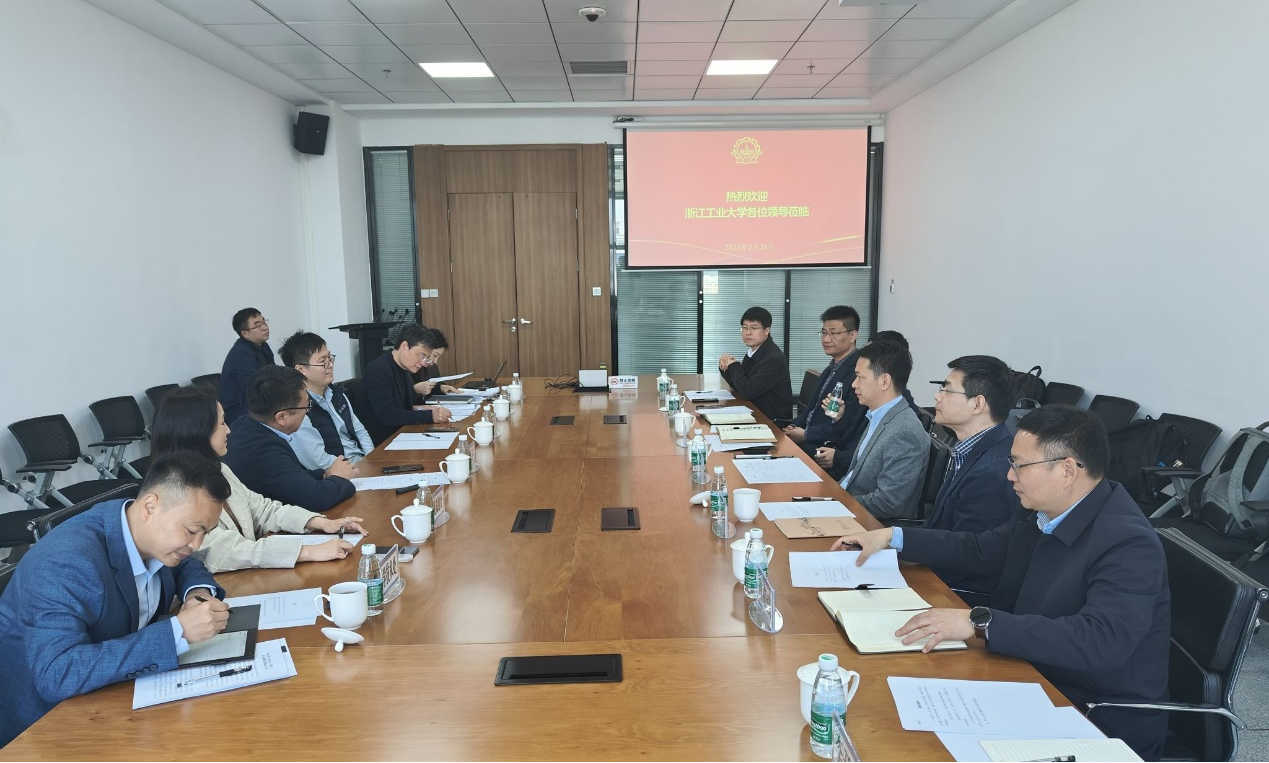 浙江工业大学副校长陈教授一行到哈工大深圳校区调研
