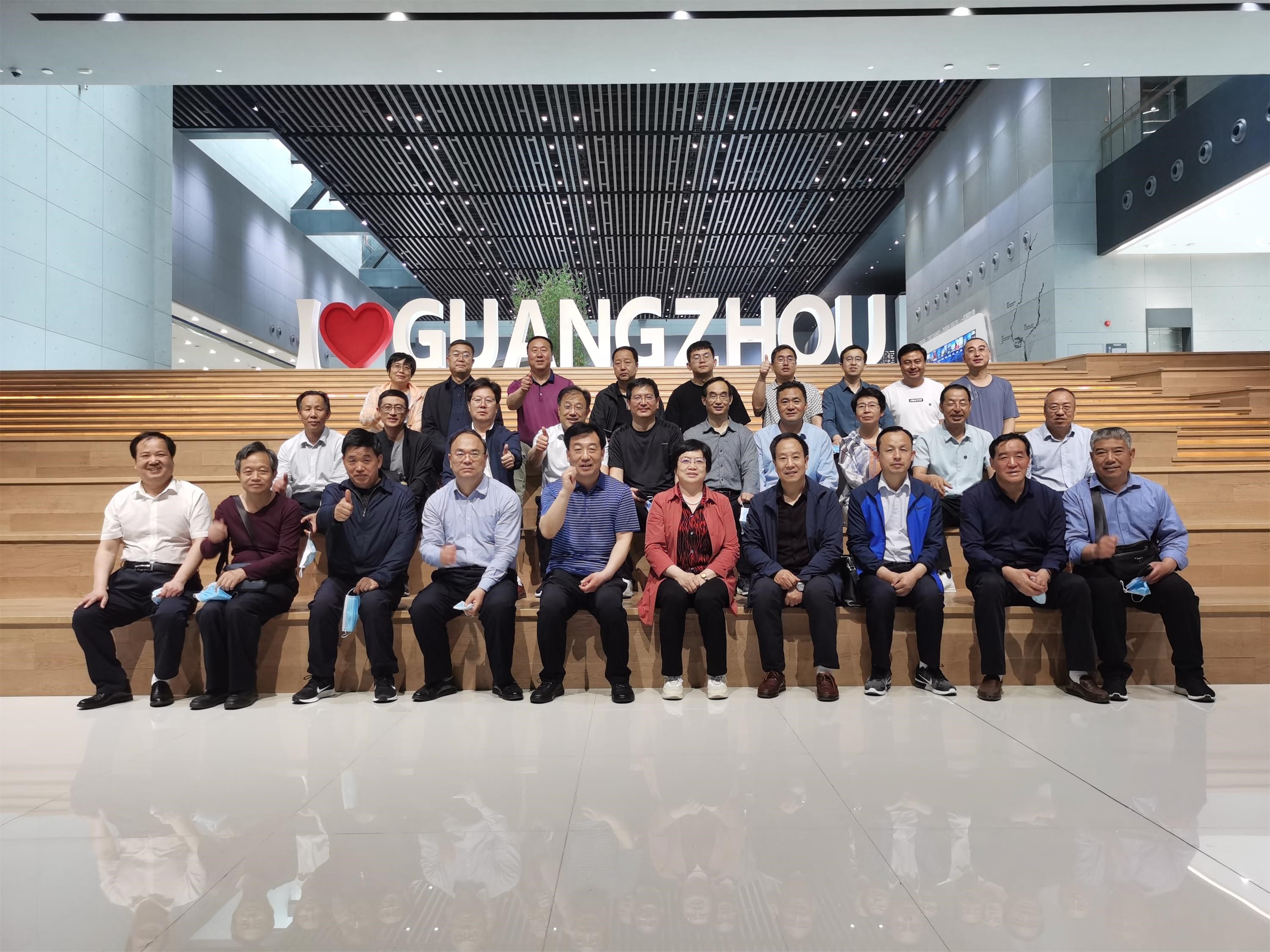 甘肃省大代表和人大干部、政协委员和机关干部履职能力培训班顺利举办